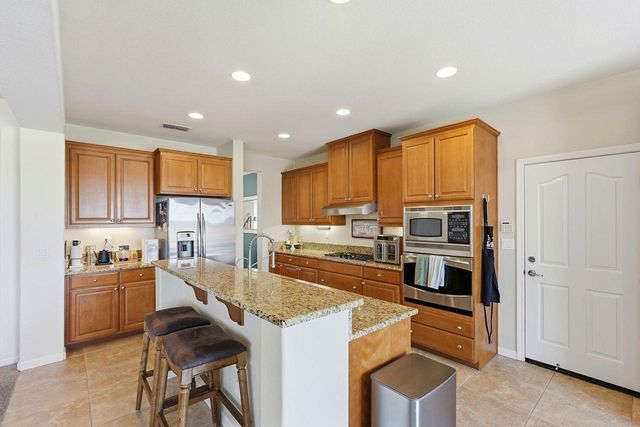 933 Abbotsford Ct, Plumas Lake, CA 95961