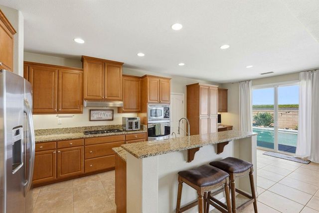 933 Abbotsford Ct, Plumas Lake, CA 95961