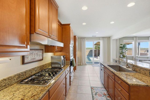 933 Abbotsford Ct, Plumas Lake, CA 95961