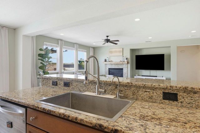 933 Abbotsford Ct, Plumas Lake, CA 95961