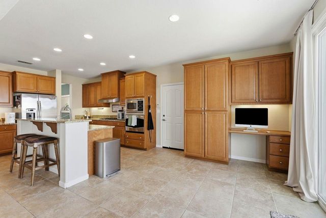 933 Abbotsford Ct, Plumas Lake, CA 95961