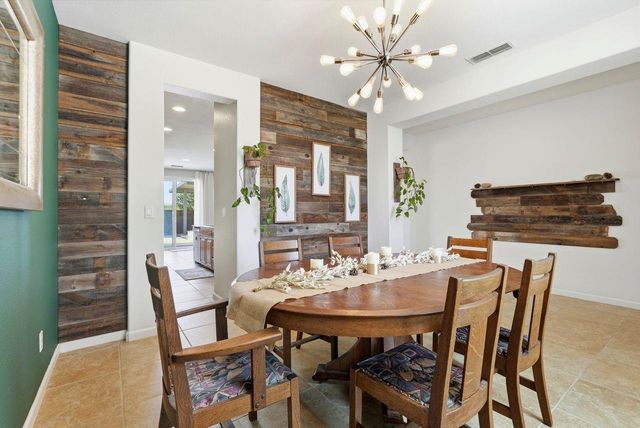 933 Abbotsford Ct, Plumas Lake, CA 95961