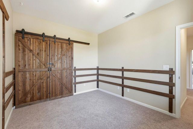 933 Abbotsford Ct, Plumas Lake, CA 95961