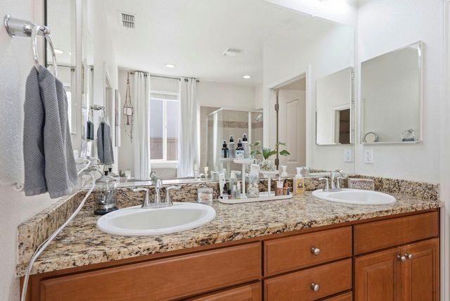 933 Abbotsford Ct, Plumas Lake, CA 95961