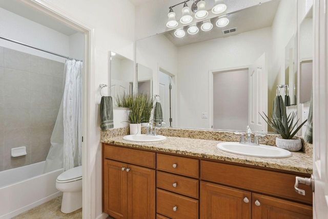 933 Abbotsford Ct, Plumas Lake, CA 95961