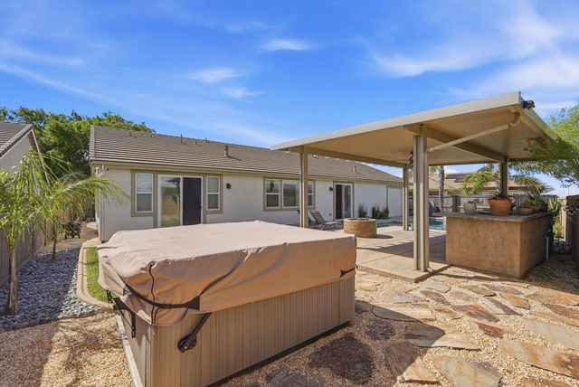 933 Abbotsford Ct, Plumas Lake, CA 95961