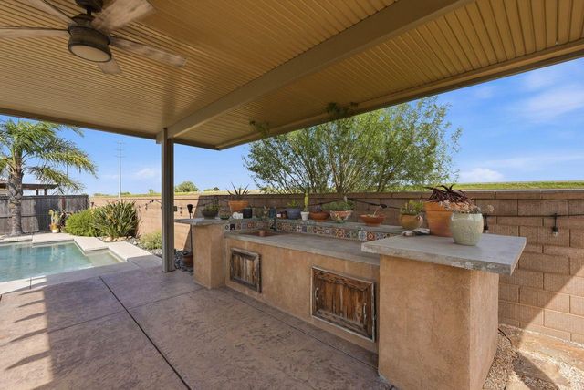 933 Abbotsford Ct, Plumas Lake, CA 95961