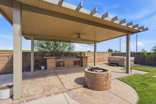 933 Abbotsford Ct, Plumas Lake, CA 95961