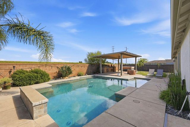 933 Abbotsford Ct, Plumas Lake, CA 95961