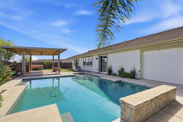 933 Abbotsford Ct, Plumas Lake, CA 95961