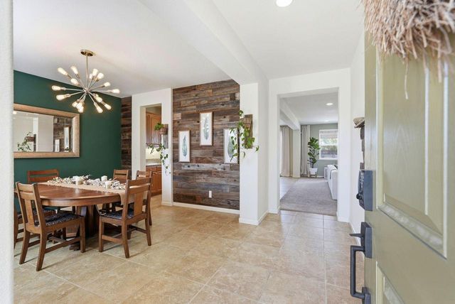 933 Abbotsford Ct, Plumas Lake, CA 95961