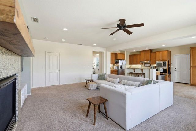 933 Abbotsford Ct, Plumas Lake, CA 95961