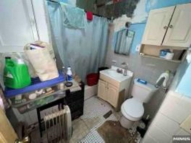 285 6th Street, Newark, NJ 07107