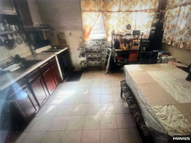 285 6th Street, Newark, NJ 07107