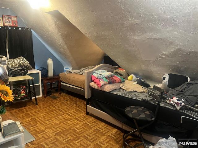 285 6th Street, Newark, NJ 07107