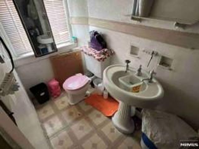 285 6th Street, Newark, NJ 07107