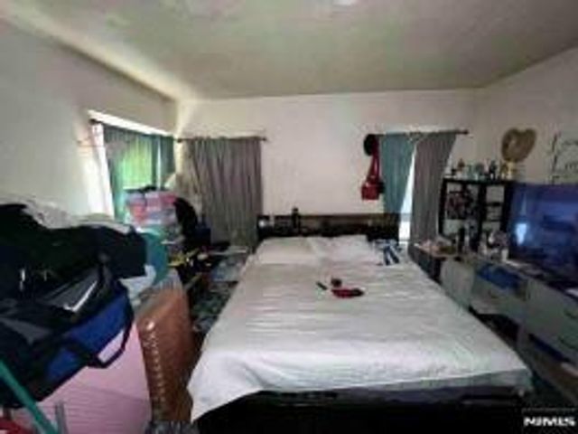 285 6th Street, Newark, NJ 07107