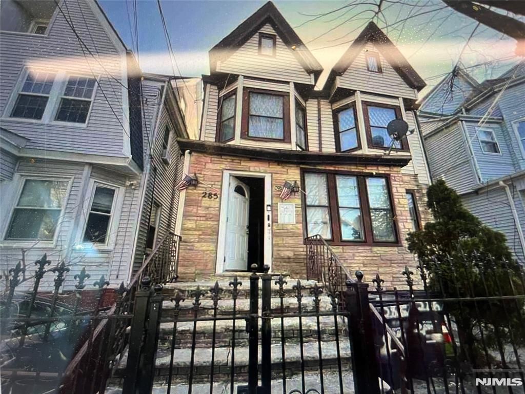285 6th Street, Newark, NJ 07107