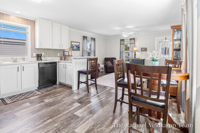 6925 Vinewood Avenue NE, Belmont, MI 49306