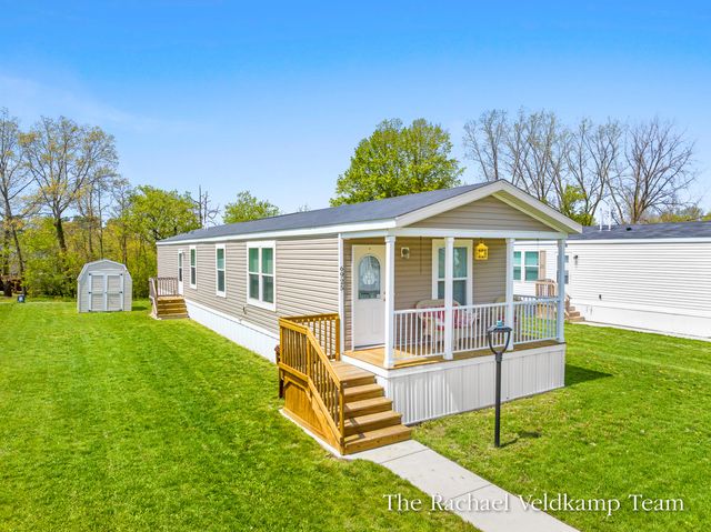 6925 Vinewood Avenue NE, Belmont, MI 49306