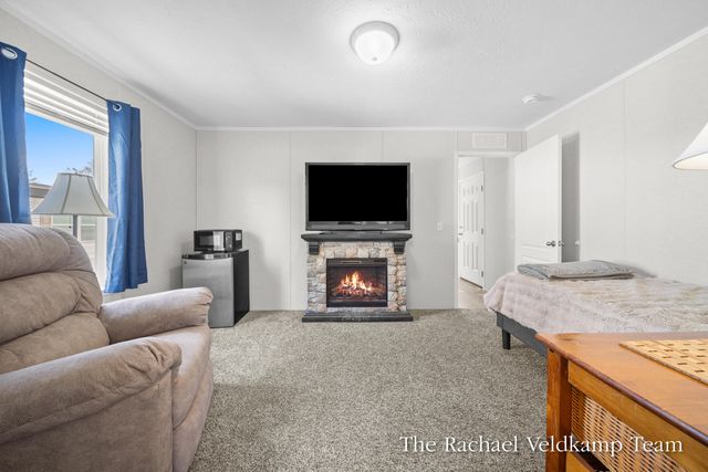 6925 Vinewood Avenue NE, Belmont, MI 49306