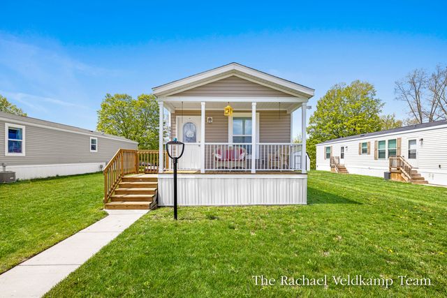 6925 Vinewood Avenue NE, Belmont, MI 49306