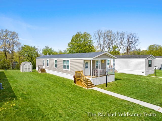 6925 Vinewood Avenue NE, Belmont, MI 49306