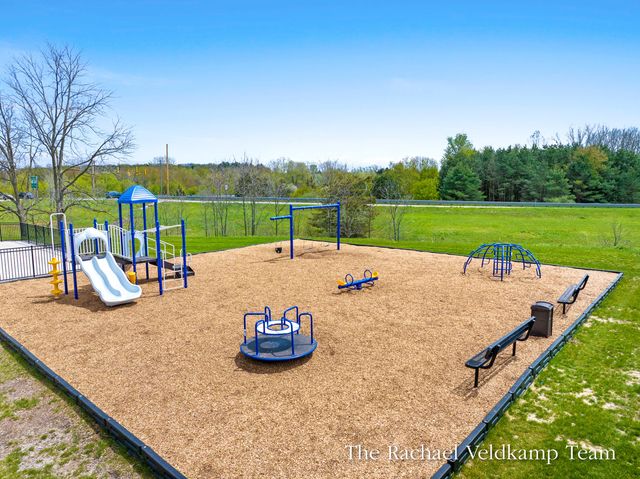 6925 Vinewood Avenue NE, Belmont, MI 49306