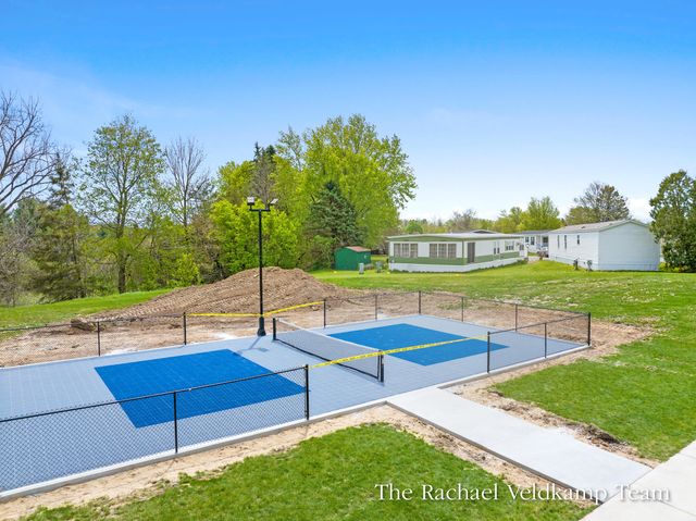 6925 Vinewood Avenue NE, Belmont, MI 49306