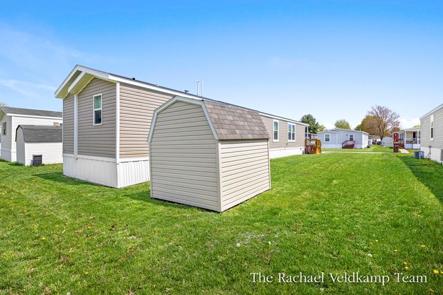 6925 Vinewood Avenue NE, Belmont, MI 49306