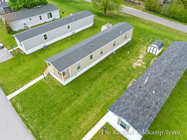 6925 Vinewood Avenue NE, Belmont, MI 49306