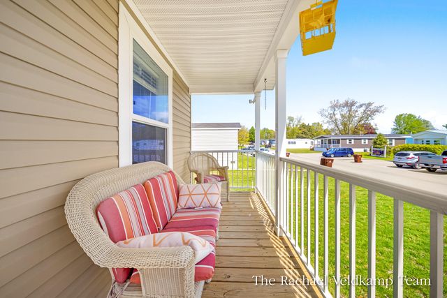 6925 Vinewood Avenue NE, Belmont, MI 49306