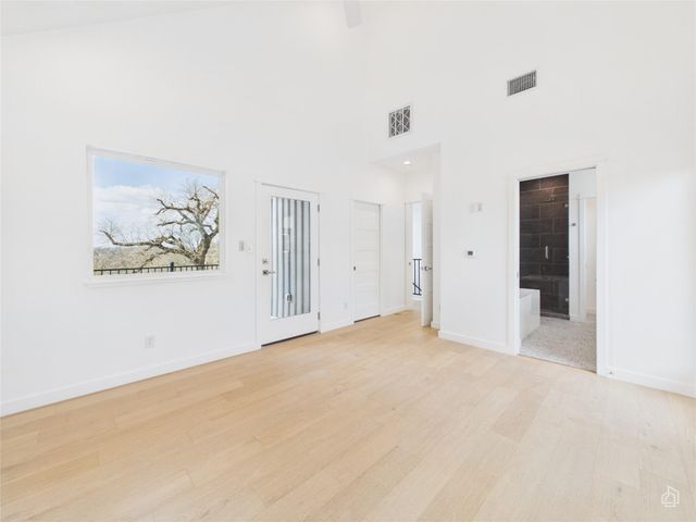 5912 Harold CT 104, Austin, TX 78721