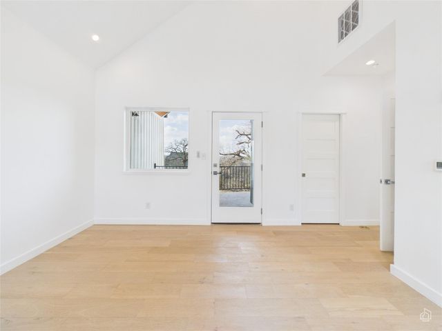 5912 Harold CT 104, Austin, TX 78721