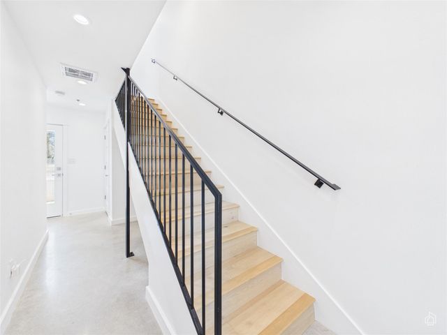 5912 Harold CT 104, Austin, TX 78721