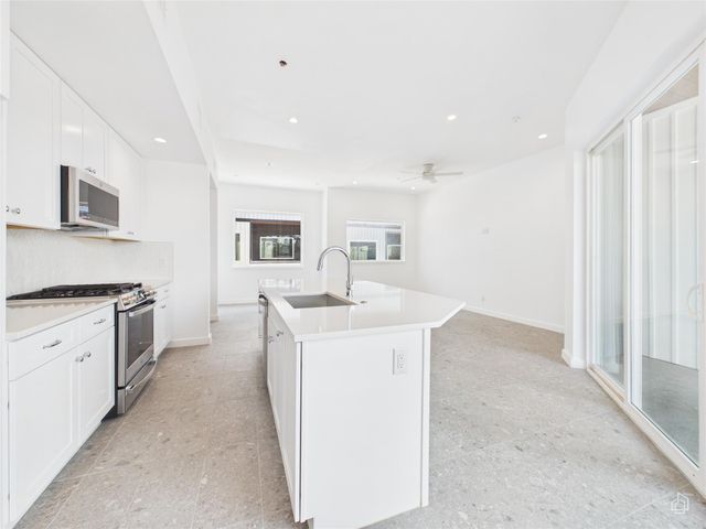 5912 Harold CT 104, Austin, TX 78721