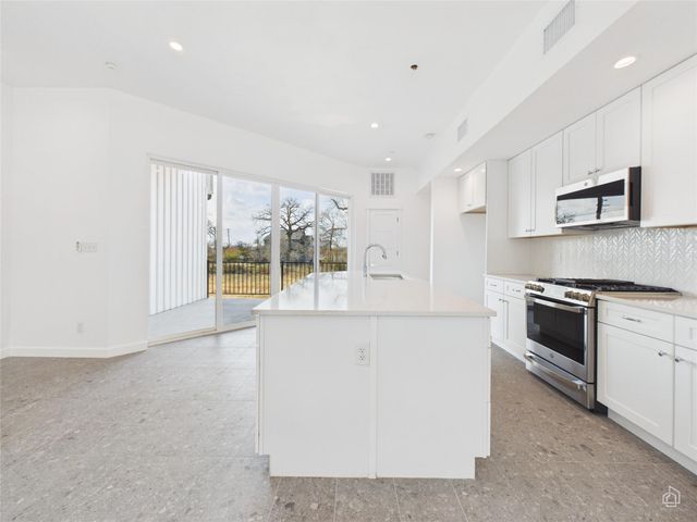 5912 Harold CT 104, Austin, TX 78721