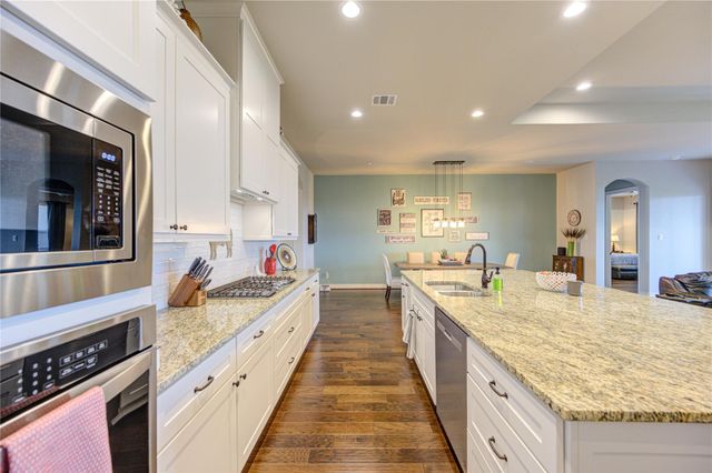 441 Hunters Crossing Drive, Sealy, TX 77474