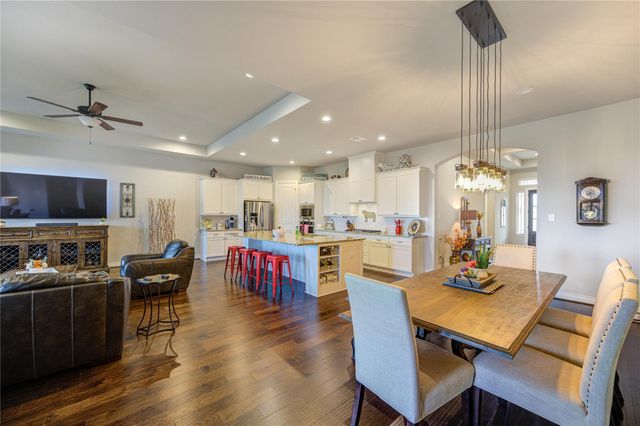 441 Hunters Crossing Drive, Sealy, TX 77474