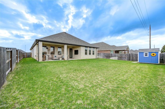 441 Hunters Crossing Drive, Sealy, TX 77474