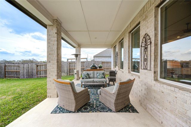 441 Hunters Crossing Drive, Sealy, TX 77474