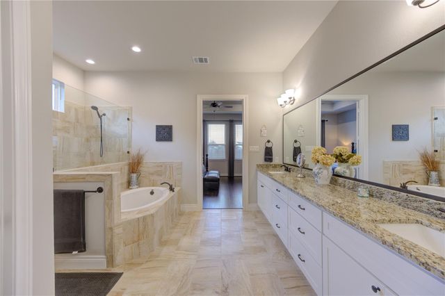 441 Hunters Crossing Drive, Sealy, TX 77474