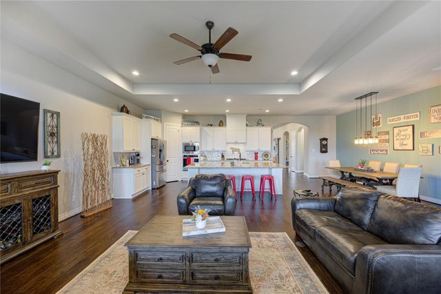 441 Hunters Crossing Drive, Sealy, TX 77474