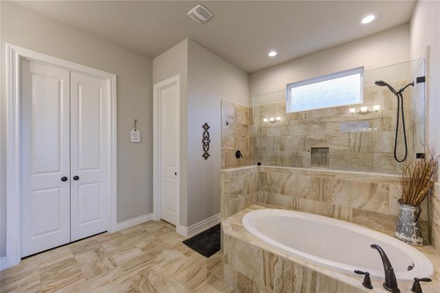 441 Hunters Crossing Drive, Sealy, TX 77474