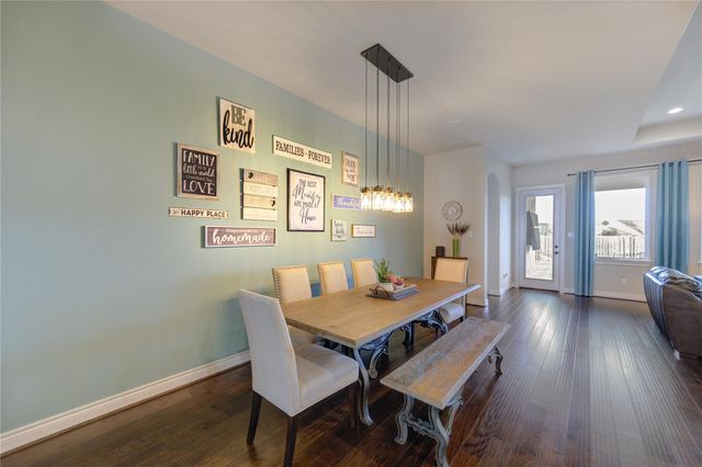 441 Hunters Crossing Drive, Sealy, TX 77474