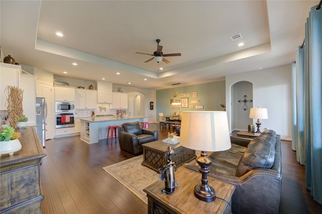 441 Hunters Crossing Drive, Sealy, TX 77474