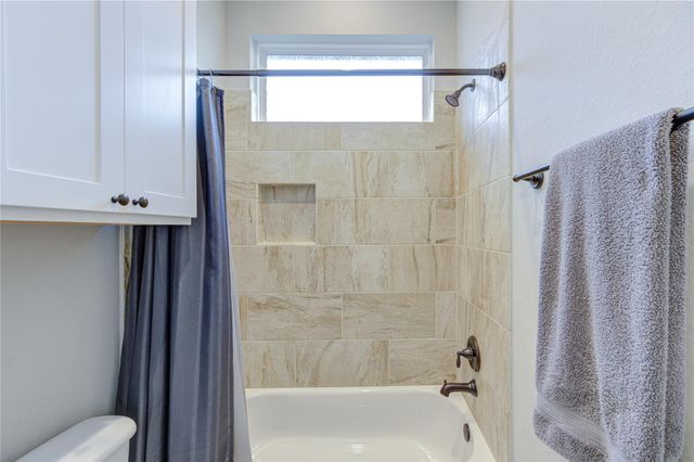 441 Hunters Crossing Drive, Sealy, TX 77474