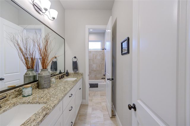 441 Hunters Crossing Drive, Sealy, TX 77474