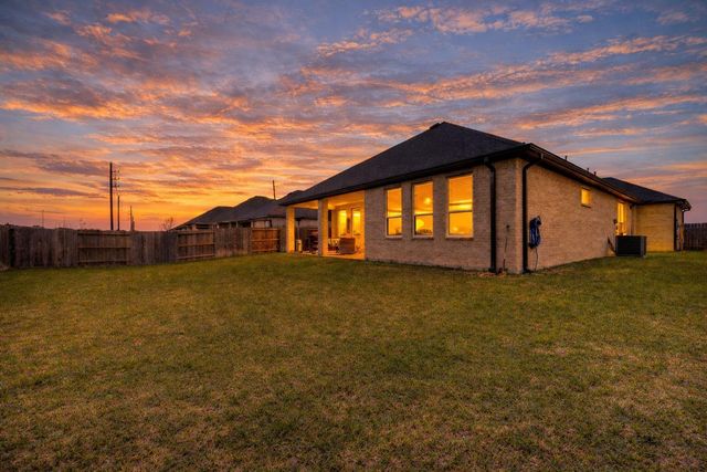 441 Hunters Crossing Drive, Sealy, TX 77474