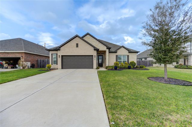 441 Hunters Crossing Drive, Sealy, TX 77474